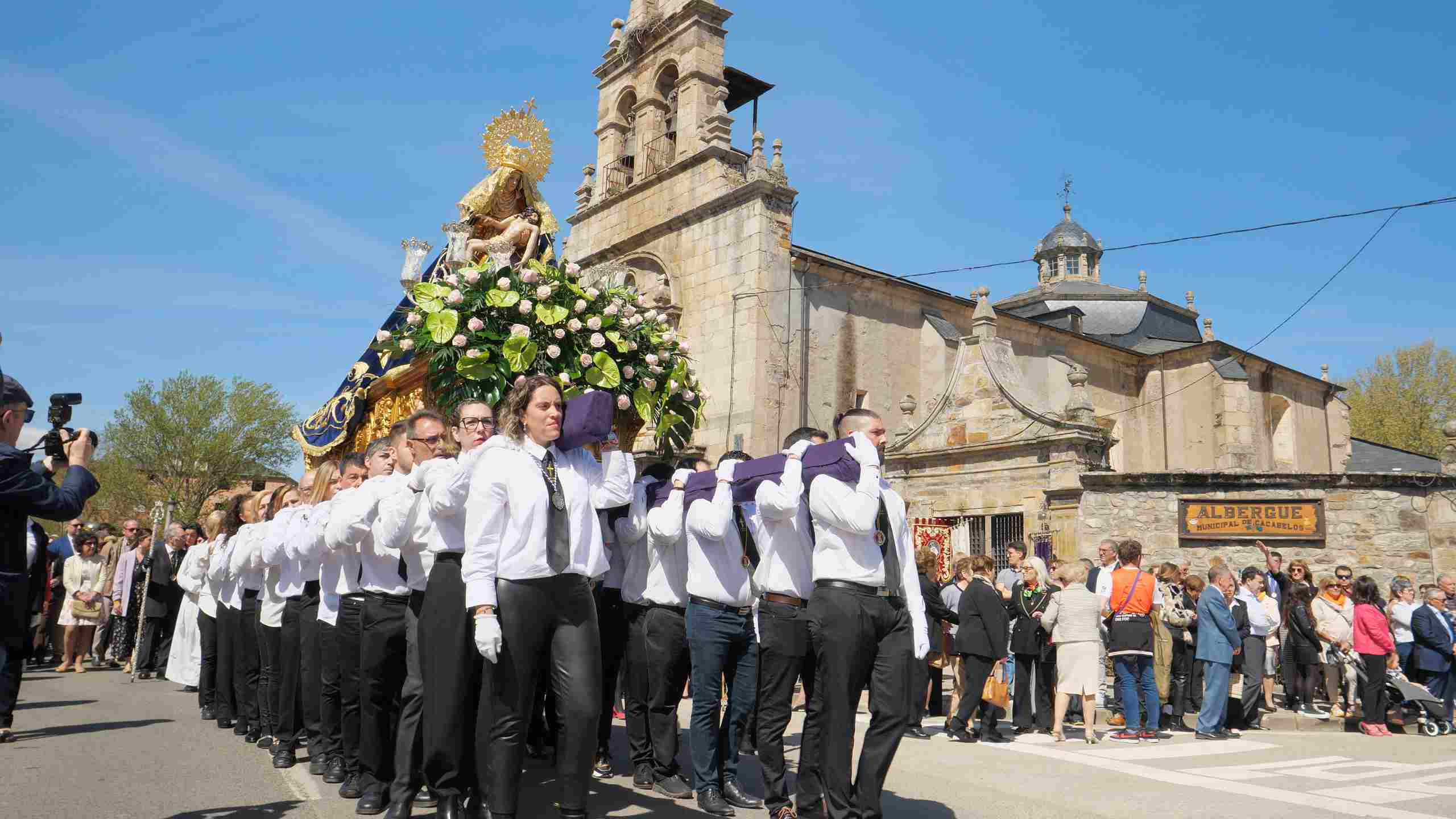 Cacabelos Celebra Las Fiestas Patronales Del Lunes De Pascua - BIERZOTV